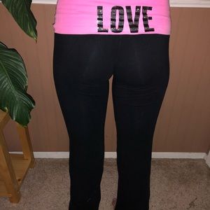 Black leggings with pink band